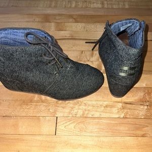 Tom’s Wedges Size 6.5